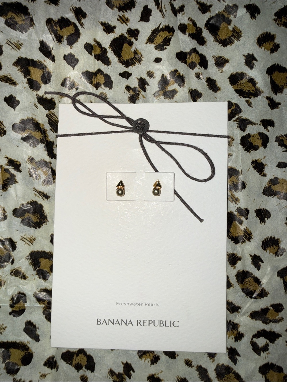 NWT Banana Republic Freshwater Pearl Geometric Stud Earrings Gold Triangle